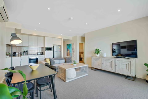 Port Adelaide Executive Waterfront Apartment - Maitland Accommodation 17