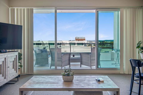 Port Adelaide Executive Waterfront Apartment - Maitland Accommodation 22