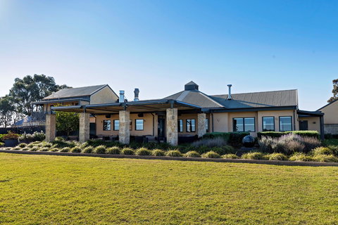 The Louise - Maitland Accommodation 3