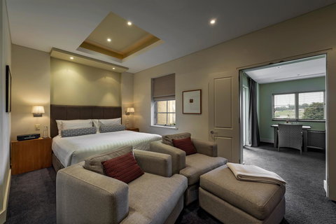 The Louise - Maitland Accommodation 37