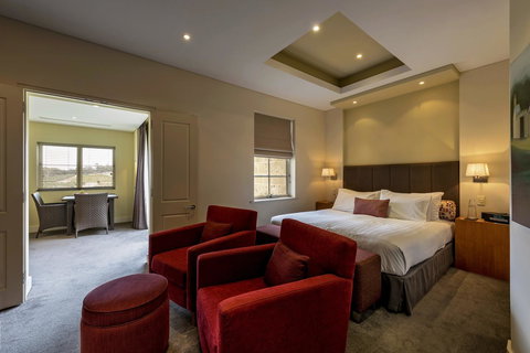 The Louise - Maitland Accommodation 18