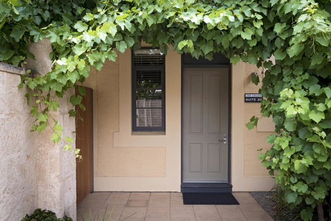 The Louise - Maitland Accommodation 34