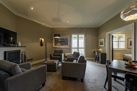 The Louise - Maitland Accommodation 8