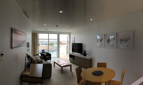 Wallaroo Marina Waterfront Luxe Apartment - Maitland Accommodation 1