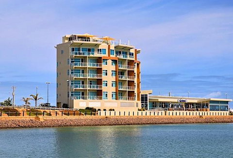 Wallaroo Marina Waterfront Luxe Apartment - Maitland Accommodation 24