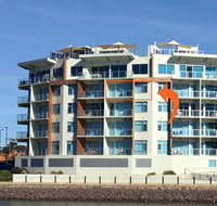 Wallaroo Marina Waterfront Luxe Apartment - Maitland Accommodation