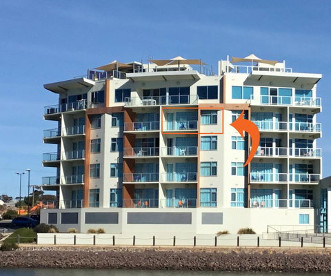 Wallaroo Marina Waterfront Luxe Apartment - Maitland Accommodation 0