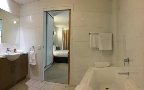 Wallaroo Marina Waterfront Luxe Apartment - Maitland Accommodation 16