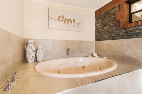 Stonewell Cottages And Vineyards - Maitland Accommodation 35