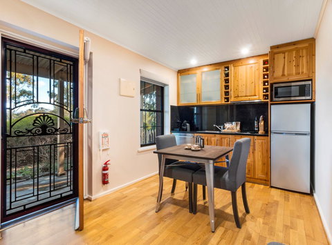 Stonewell Cottages And Vineyards - Maitland Accommodation 12