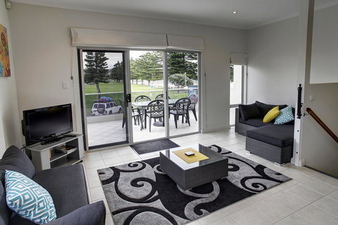 Tasman Beachside Apartment - Maitland Accommodation 4