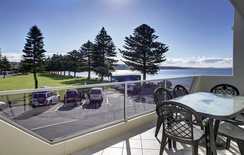 Tasman Beachside Apartment - Maitland Accommodation 0