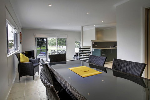 Tasman Beachside Apartment - Maitland Accommodation 5