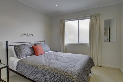 Tasman Beachside Apartment - Maitland Accommodation 8