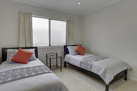 Tasman Beachside Apartment - Maitland Accommodation 9
