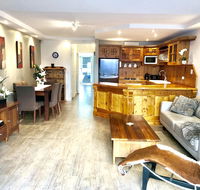Superb Townhouse in North Adelaide - Maitland Accommodation