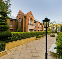 Majestic Old Lion Apartments - Maitland Accommodation