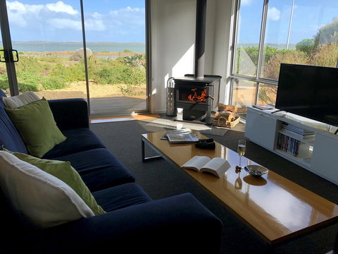 Coorong Waterfront Retreat - Maitland Accommodation 8