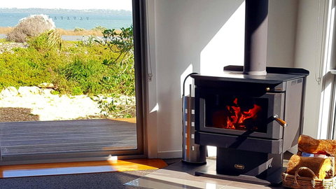 Coorong Waterfront Retreat - Maitland Accommodation 1