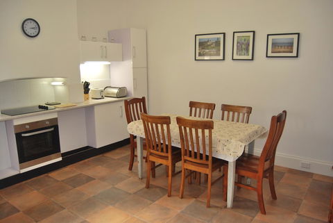 Jacaranda Cottage - Maitland Accommodation 9