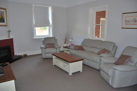 Jacaranda Cottage - Maitland Accommodation 6