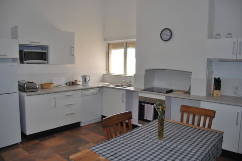 Jacaranda Cottage - Maitland Accommodation 8