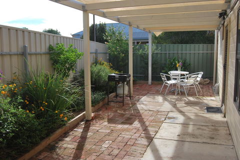 Jacaranda Cottage - Maitland Accommodation 5