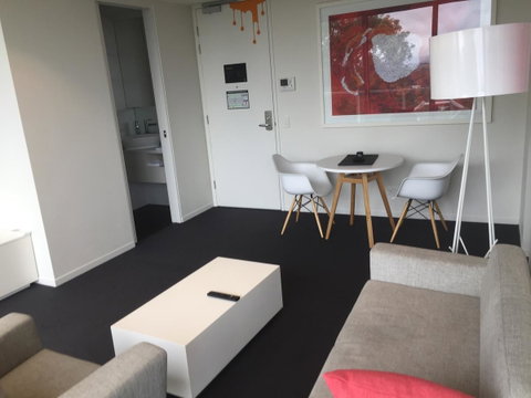 Tasha\'s Apartments On Warwick - Maitland Accommodation 3