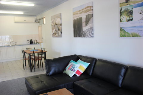 Seaview Sunset Holiday Apartments - Maitland Accommodation 8