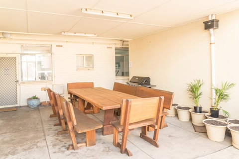 Seaview Sunset Holiday Apartments - Maitland Accommodation 7