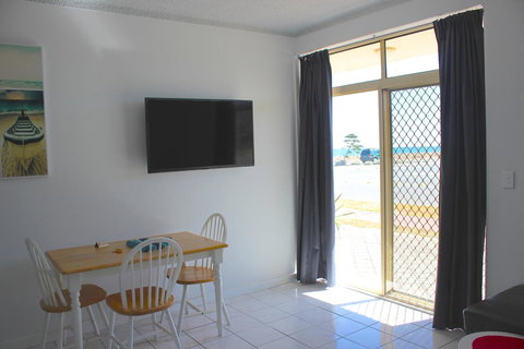 Seaview Sunset Holiday Apartments - Maitland Accommodation 20