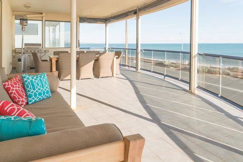 Seaview Sunset Holiday Apartments - Maitland Accommodation 6