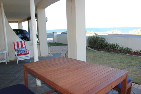 Seaview Sunset Holiday Apartments - Maitland Accommodation 18