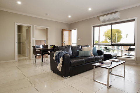 Renmark Holiday Apartments - Maitland Accommodation 1