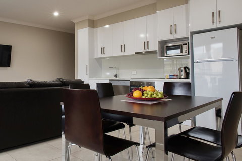 Renmark Holiday Apartments - Maitland Accommodation 2