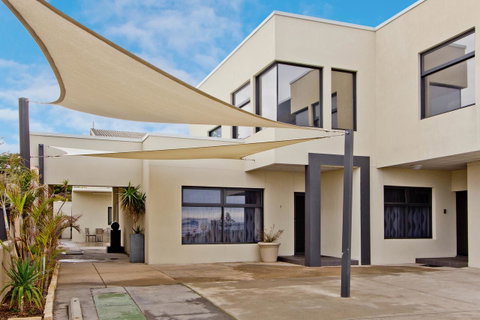 Atlantic West Beach Apartments - Maitland Accommodation 0