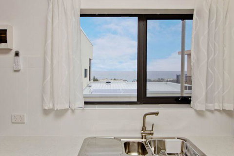 Atlantic West Beach Apartments - Maitland Accommodation 12