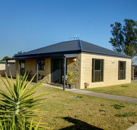 DBJ Holiday Units - Maitland Accommodation