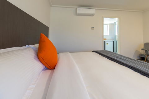 Mick O\'Sheas - Maitland Accommodation 15