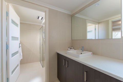 Mick O\'Sheas - Maitland Accommodation 28