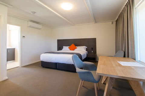 Mick O\'Sheas - Maitland Accommodation 29