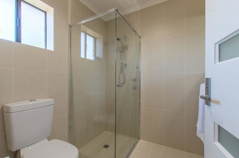 Mick O\'Sheas - Maitland Accommodation 24