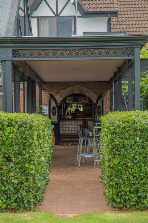 Mick O\'Sheas - Maitland Accommodation 40