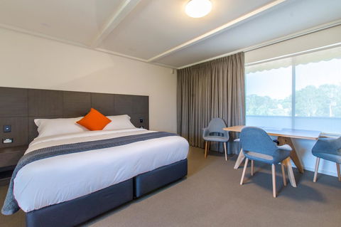 Mick O\'Sheas - Maitland Accommodation 16