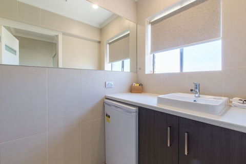 Mick O\'Sheas - Maitland Accommodation 26