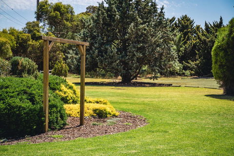 Mick O\'Sheas - Maitland Accommodation 34