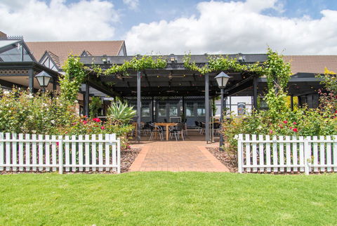 Mick O\'Sheas - Maitland Accommodation 39
