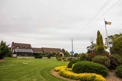 Mick O\'Sheas - Maitland Accommodation 35