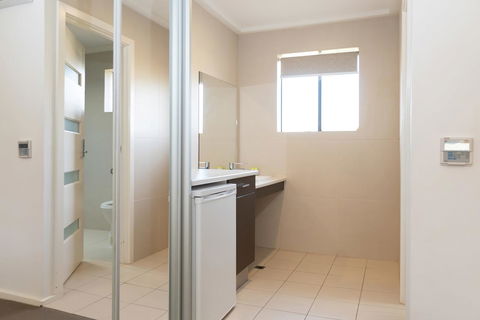 Mick O\'Sheas - Maitland Accommodation 3