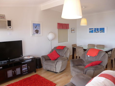 Seascape - Maitland Accommodation 7